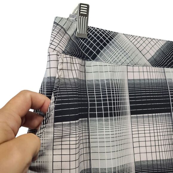 Izod Golf Grid Print Skort, Built-in Shorts Black White, Size 10 - Picture 5 of 10